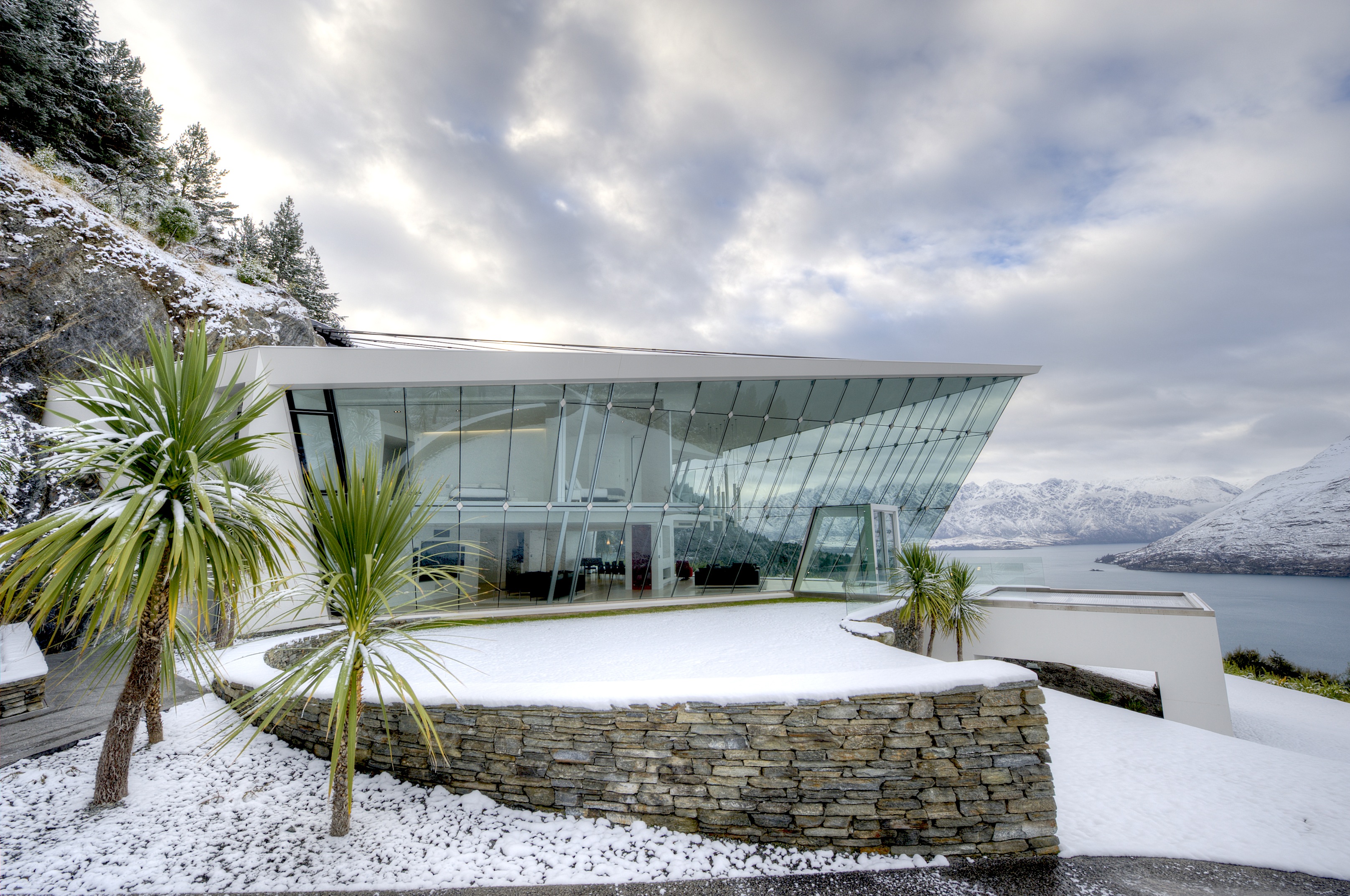 Jagged Edge Luxe Houses New Zealand Chalet features on Hot Homes